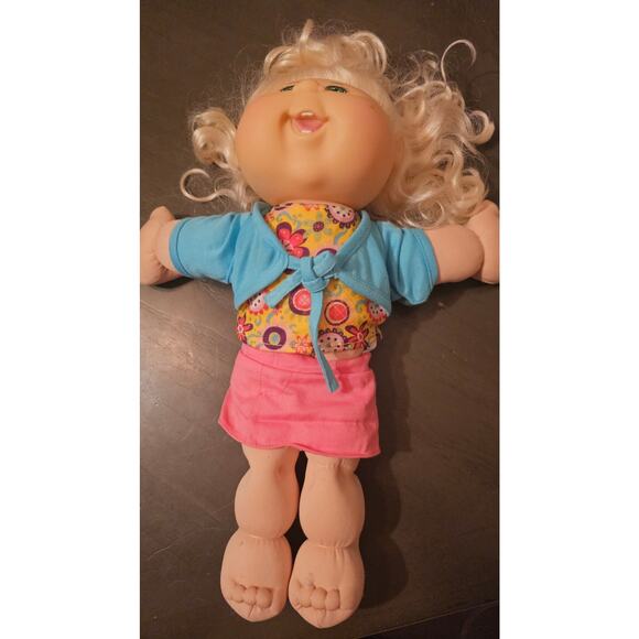 2014 Blonde Cabbage Patch Doll - Picture 2 of 3